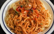 300円のクオリティーじゃない!? 【ローソン】の冷凍麺は中毒性あり！