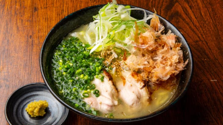 鶏塩ラーメンは焼き鳥店の名脇役！常連客のリクエストで誕生した締めの一品