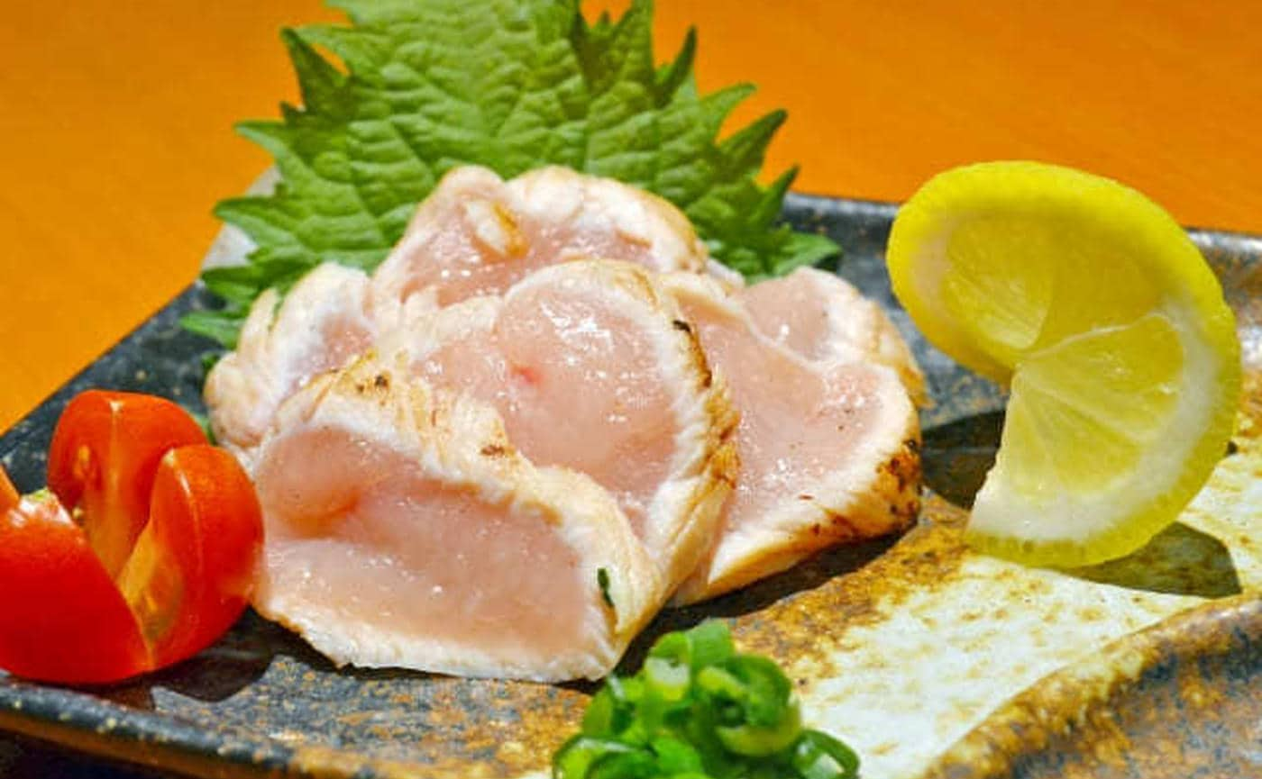 鶏肉によるカンピロバクター食中毒とは？管理栄養士が潜伏期間や症状のほかもしもの対処法も解説します