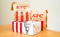「怖くて無理」「痛すぎ」【ケンタッキー】レッドホットチキンと一緒に買いたい限定商品は