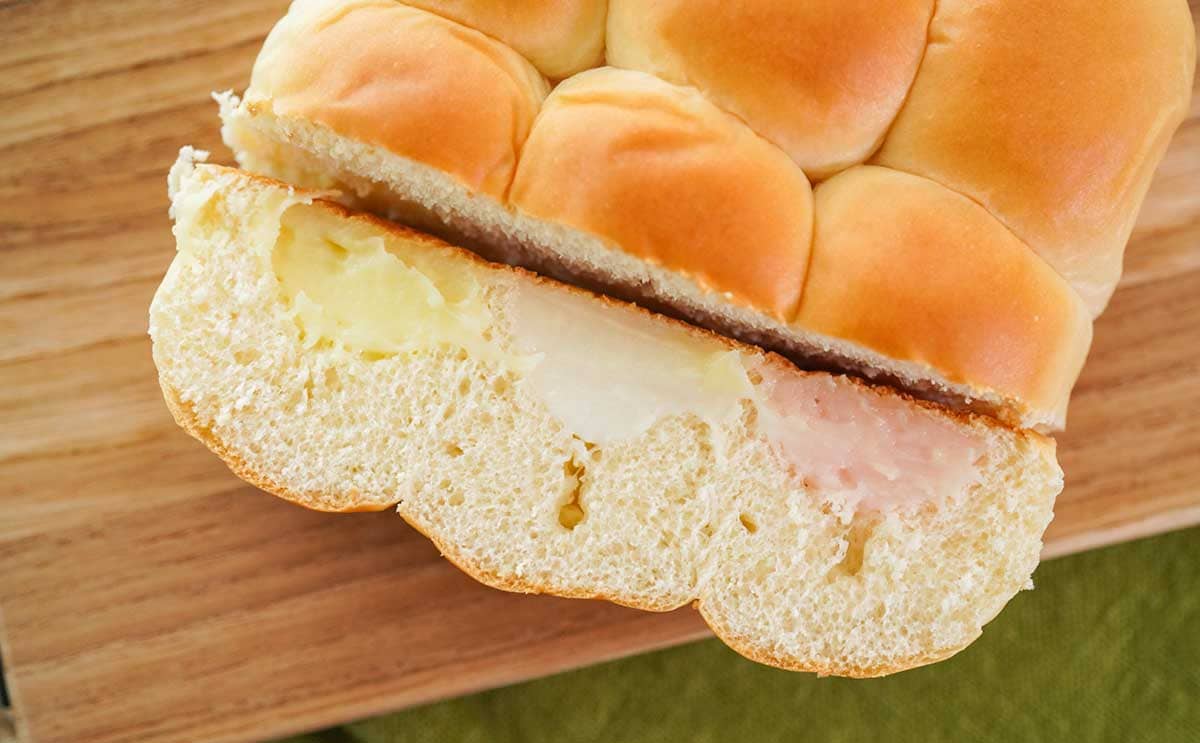 「中身が違う」「食べてびっくりした」【セブン】人気パンに新作登場