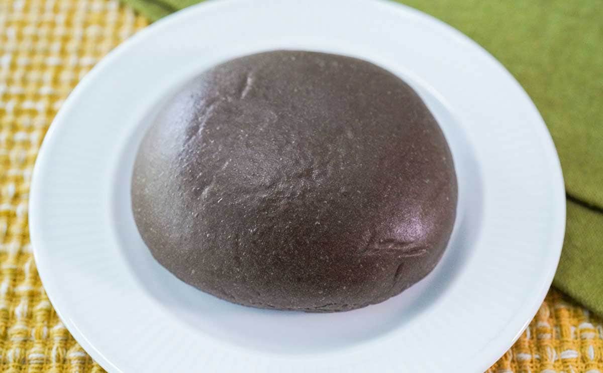 【149円】セブンの真っ黒な新商品が本当においしい