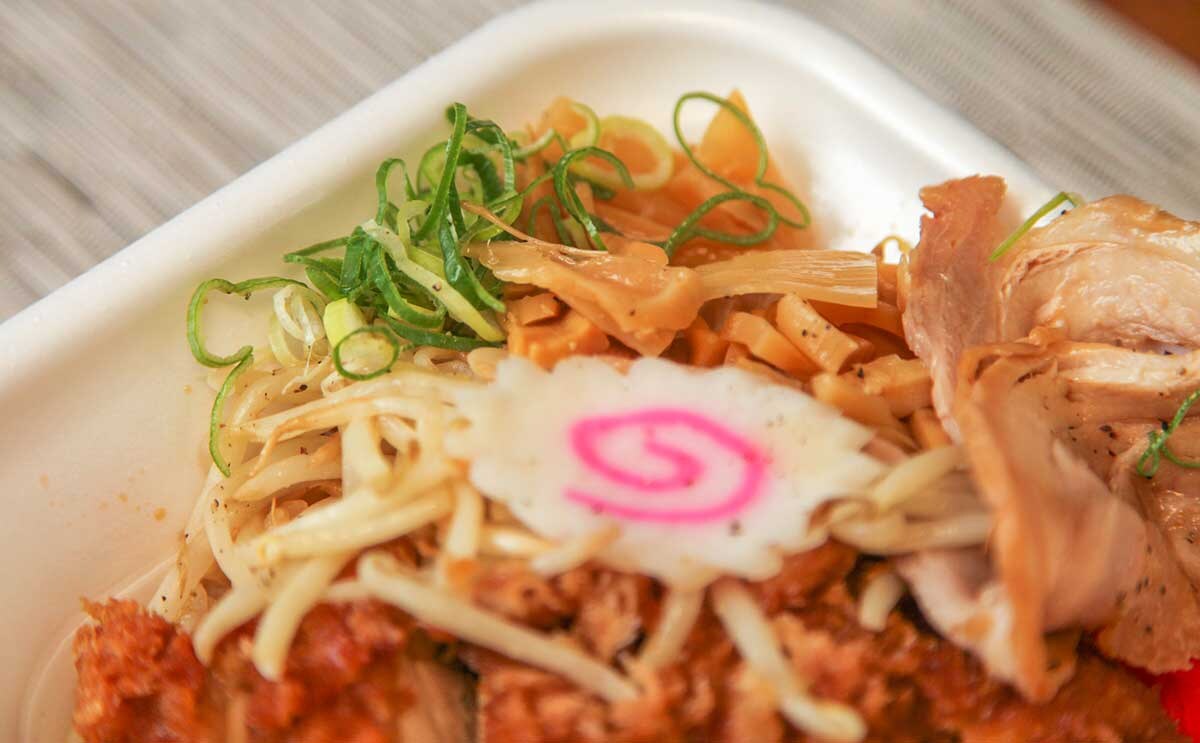 「何なのウマすぎ」「意外と相性抜群」【かつや】新商品が話題に