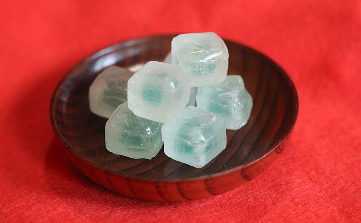 「おいしい」「デカい」いま話題の『氷あめ』を食べてみた