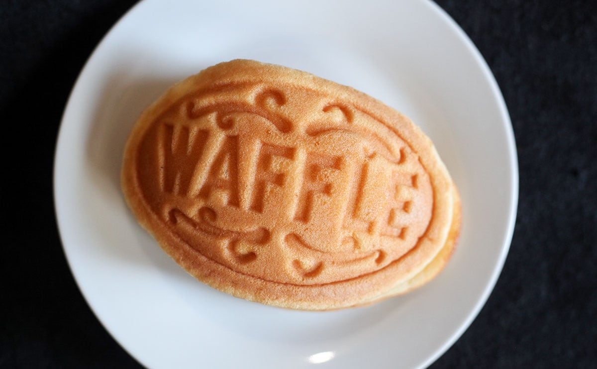 食感に賛否両論。『マリービスケット』が丸ごと入った【ファミマ】の新商品