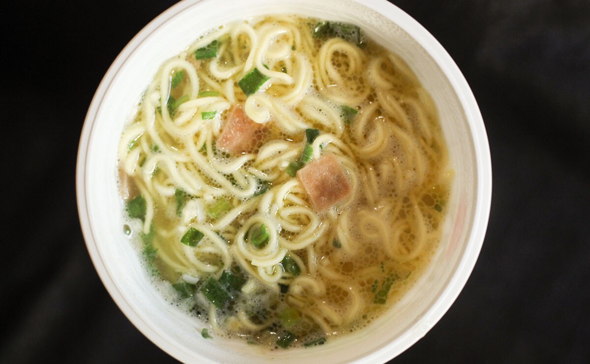 “1位”に輝いた人気店が監修。箱買いしたい【ファミマ】の『カップ麺』