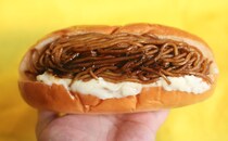 「リピ決定」「大盛りすぎる」『U.F.O.』で作った焼きそばパンが最高だった