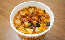 「お店の味みたい」【セブン】行列店監修のカップ麺が具材ごろごろでウマい