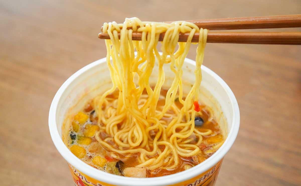 「お店の味みたい」【セブン】行列店監修のカップ麺が具材ごろごろでウマい