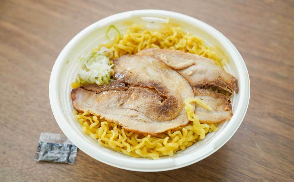 めちゃでかチャーシュー2枚入り【セブン】新発売ラーメンとは？