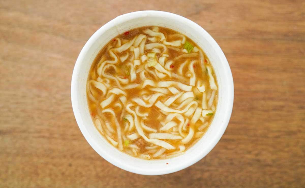 「お店に行ってみたい」「コンビニで買えるの!?」行列店の一杯がカップ麺に