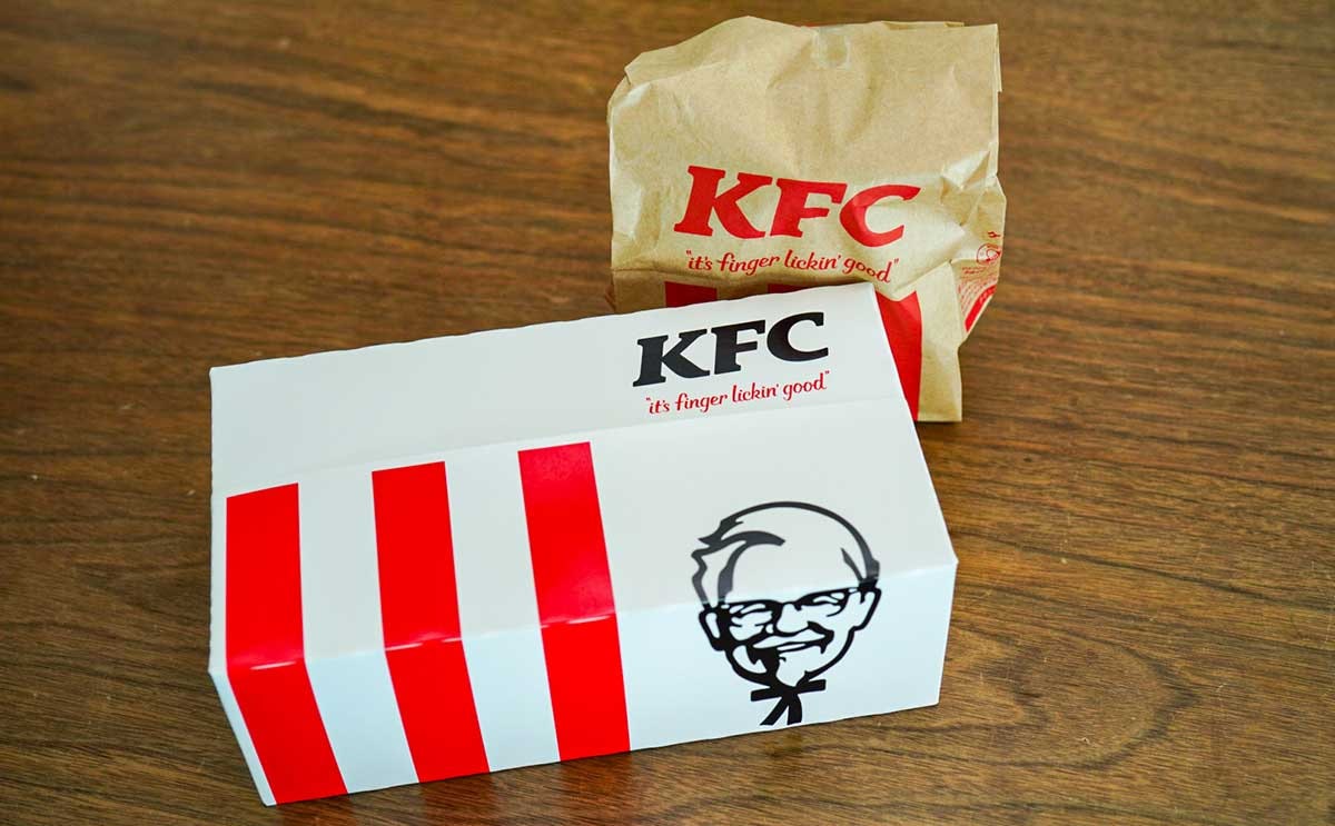 「両手で食べる!」「おめでとう」【ケンタッキー】の限定パックが話題に