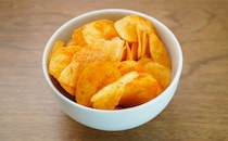 「罪深い」「激うまだったよ」カルビーの【数量限定】お菓子はパンチがある