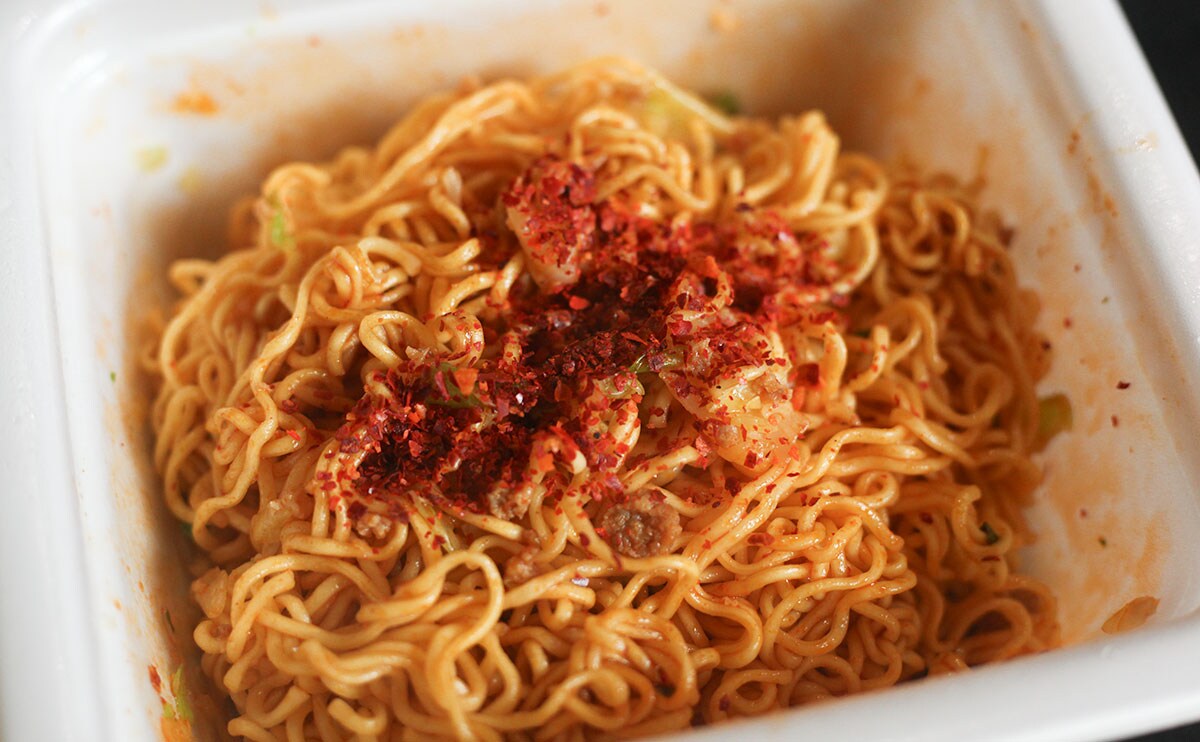 「強烈」「うますぎ」人気ご当地麺の“汁なし”版が登場！