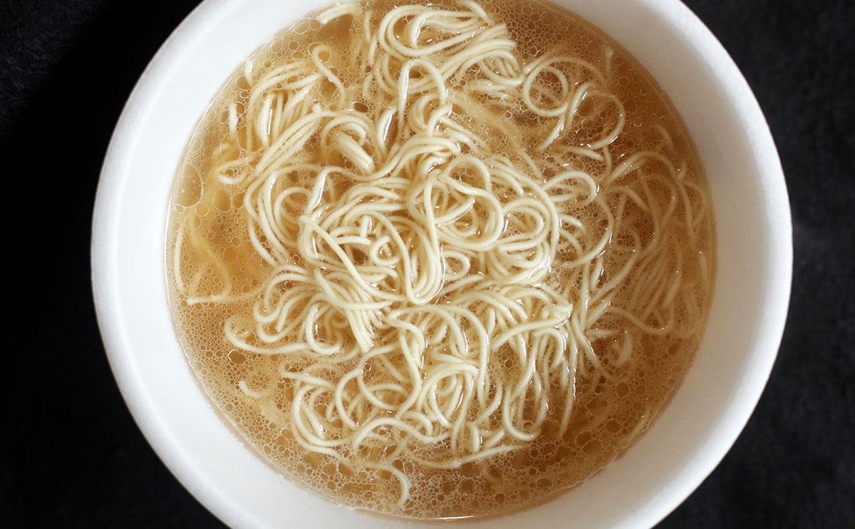 「満足できる」「300円は高い」賛否両論の超超超シンプルカップ麺