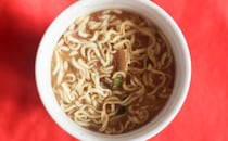 「濃厚」「やみつきになる」京都の人気店が監修した【ファミマ】限定カップ麺