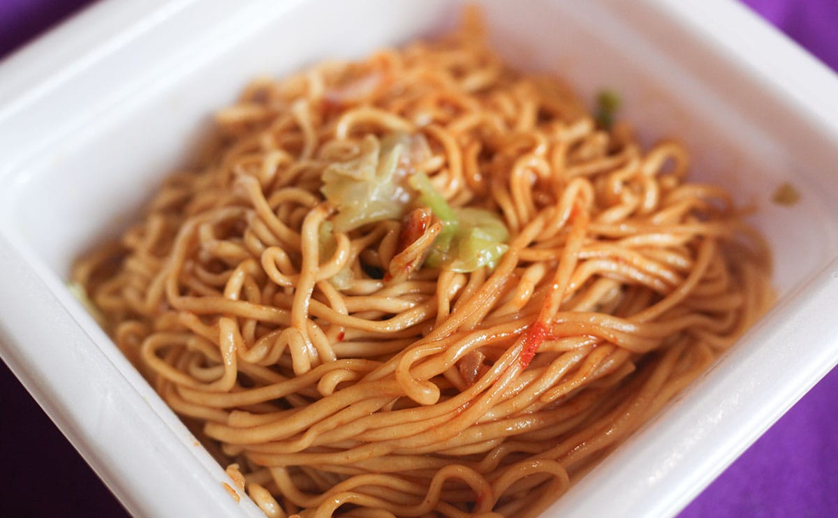 ガッツリ食べたいあなたに。行列店監修の【ファミマ】カップ麺はこってりうまい！