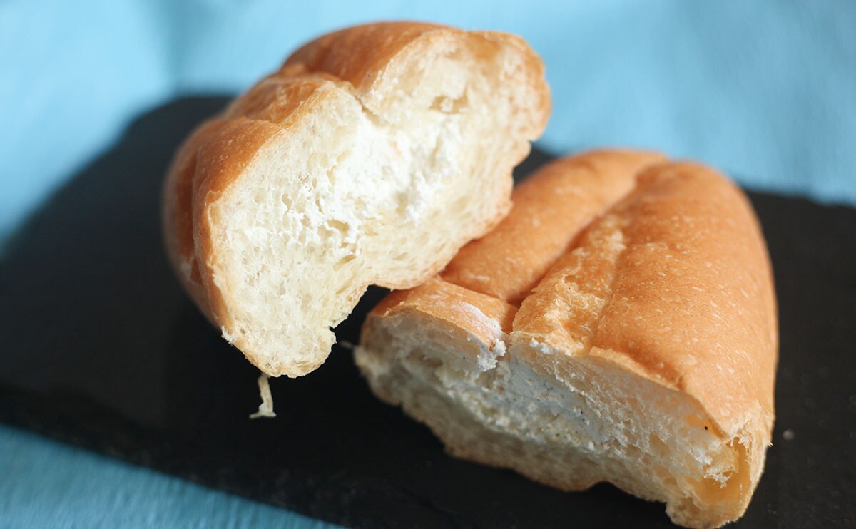 「うますぎる」「絶品」【ファミマ】の145円パンは地味だけど美味!