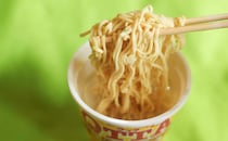 「くせになる」「レギュラー化して」いま話題の“甘じょっぱい”カップ麺とは？