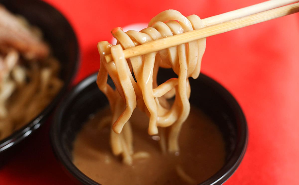 名店の味を【ローソン】で。599円の絶品『つけ麺』は地域限定