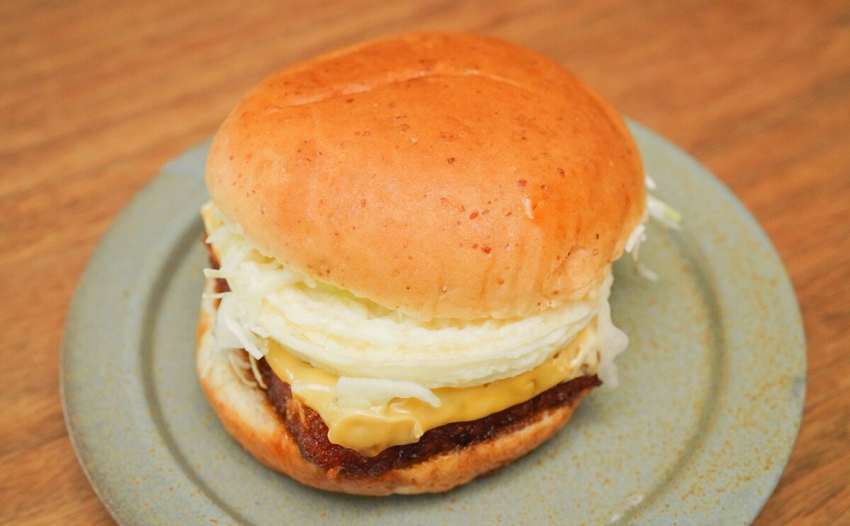 「月見系で一番好き」「うまくて驚いた」人気の限定バーガーとは