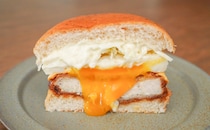 「月見系で一番好き」「うまくて驚いた」人気の限定バーガーとは