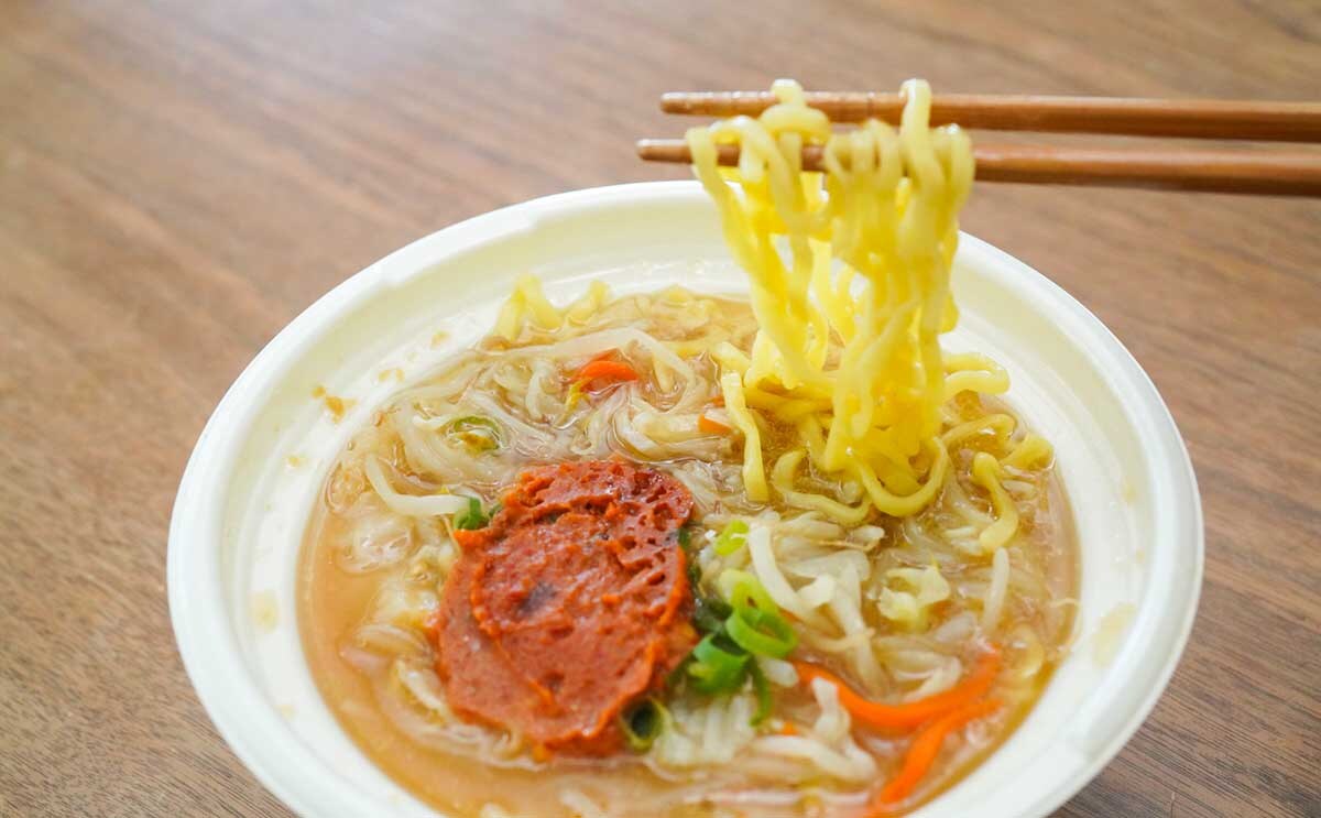 「また買っちゃった」「うますぎ」【セブン】新作ラーメンは“味変”可能