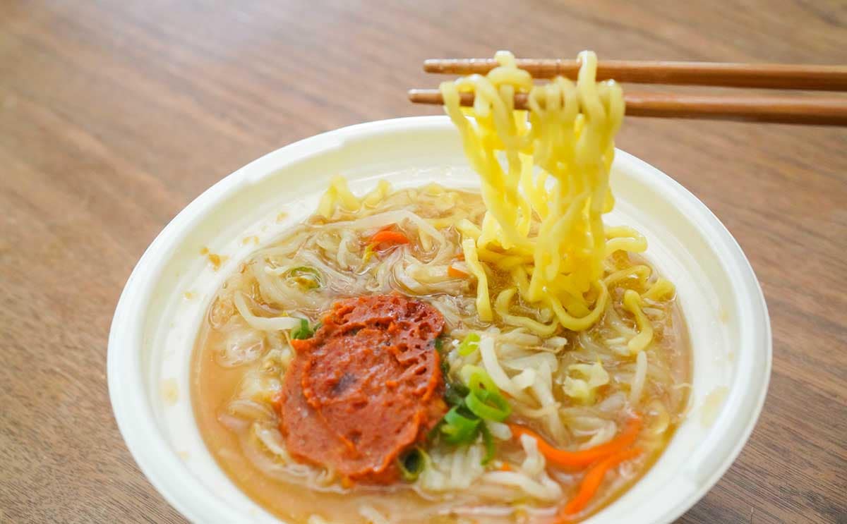 「また買っちゃった」「うますぎ」【セブン】新作ラーメンは“味変”可能
