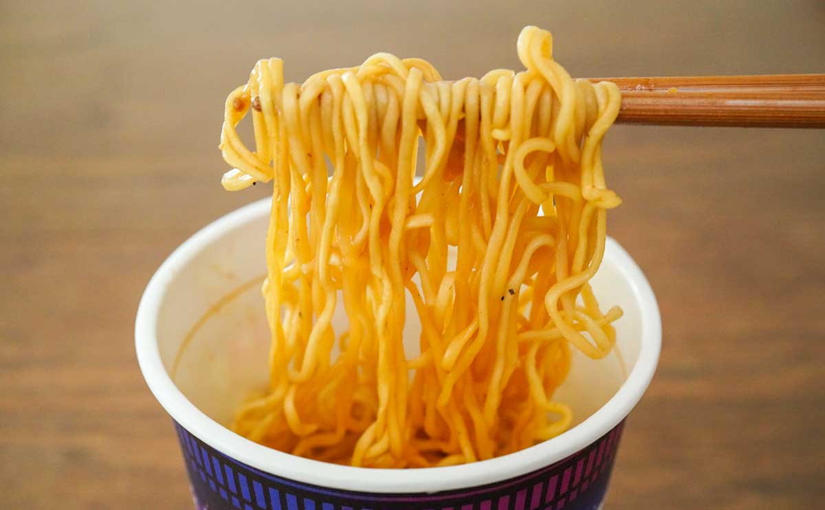 「普通にうまい」「クセになる」パンチがきいた【カップヌードル】新商品とは