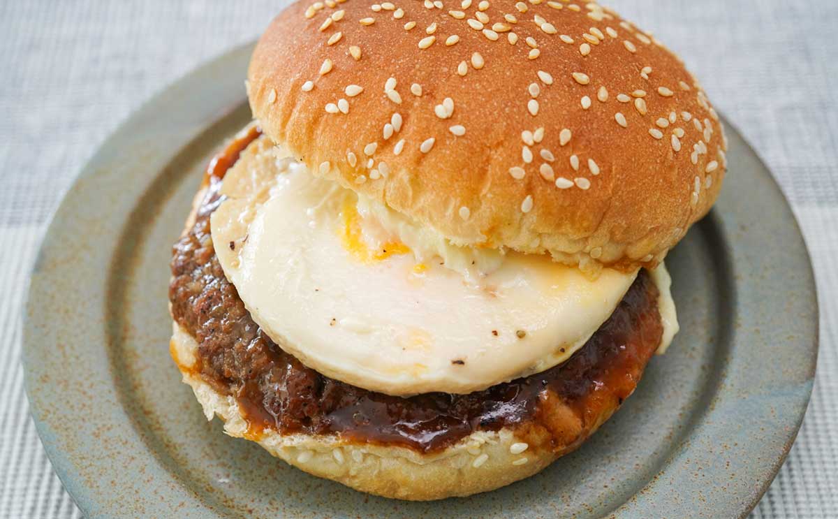 「美味でした」「けっこうイケる」【セブン】新発売バーガーとは