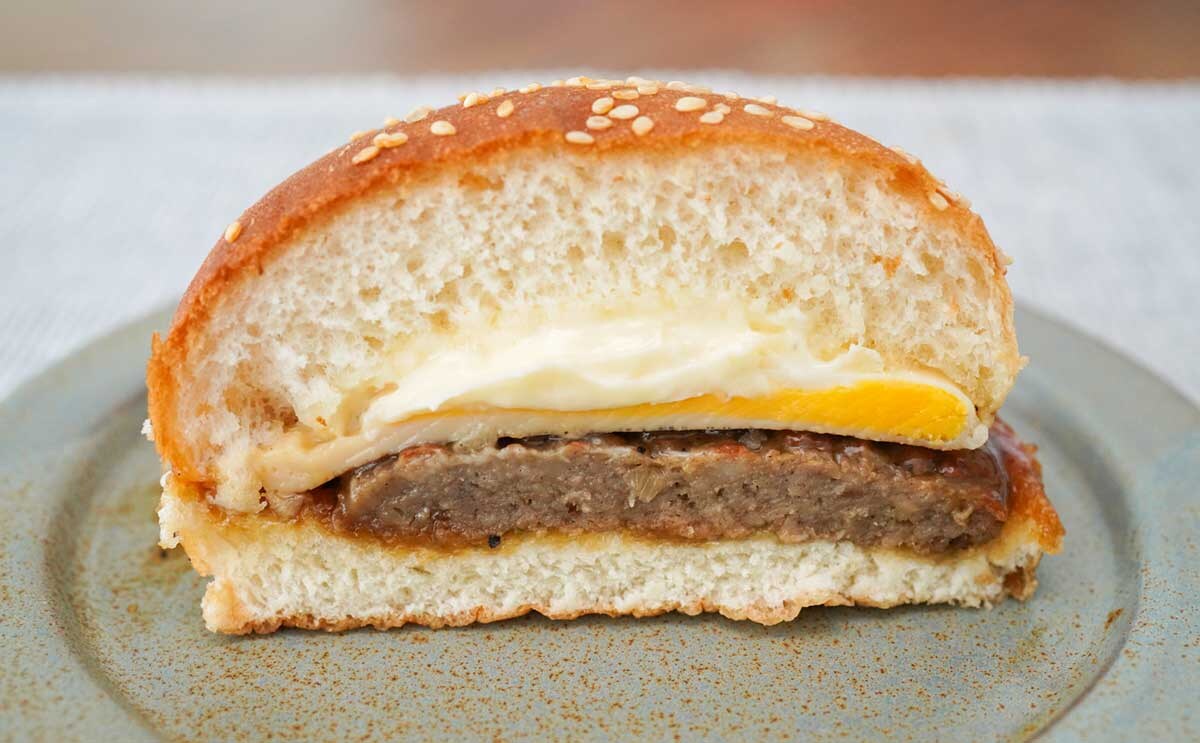 「美味でした」「けっこうイケる」【セブン】新発売バーガーとは