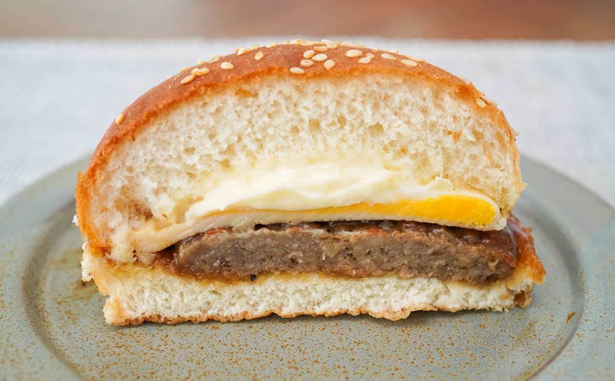 「美味でした」「けっこうイケる」【セブン】新発売バーガーとは