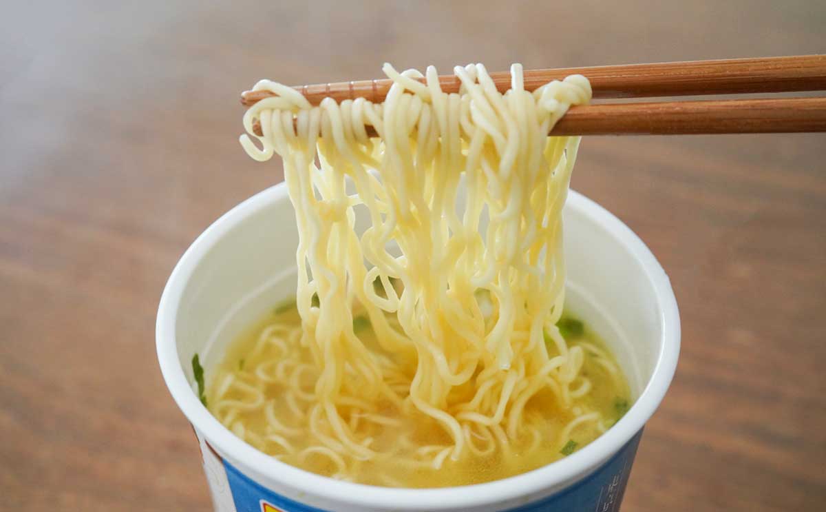 「抜群の旨さ」「食べたすぎる」人気店のカップ麺がセブン限定登場