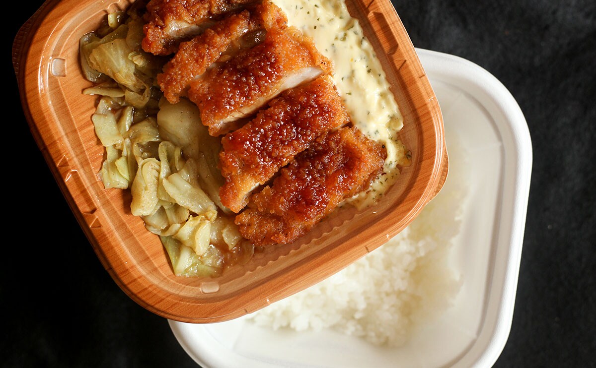 「俺得」「ごはんがすすむ」『ファミチキ』が丼ぶりメニューに!?
