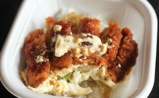 「俺得」「ごはんがすすむ」『ファミチキ』が丼ぶりメニューに!?