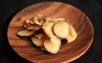 「一瞬でなくなる」「うますぎて飛んだ」【ファミマ】だけで買える激うまチップス