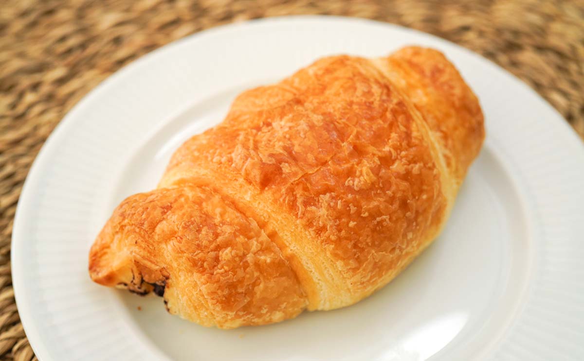 「美味しすぎる」「苦い…」【セブン】新発売パンは好みが分かれる?