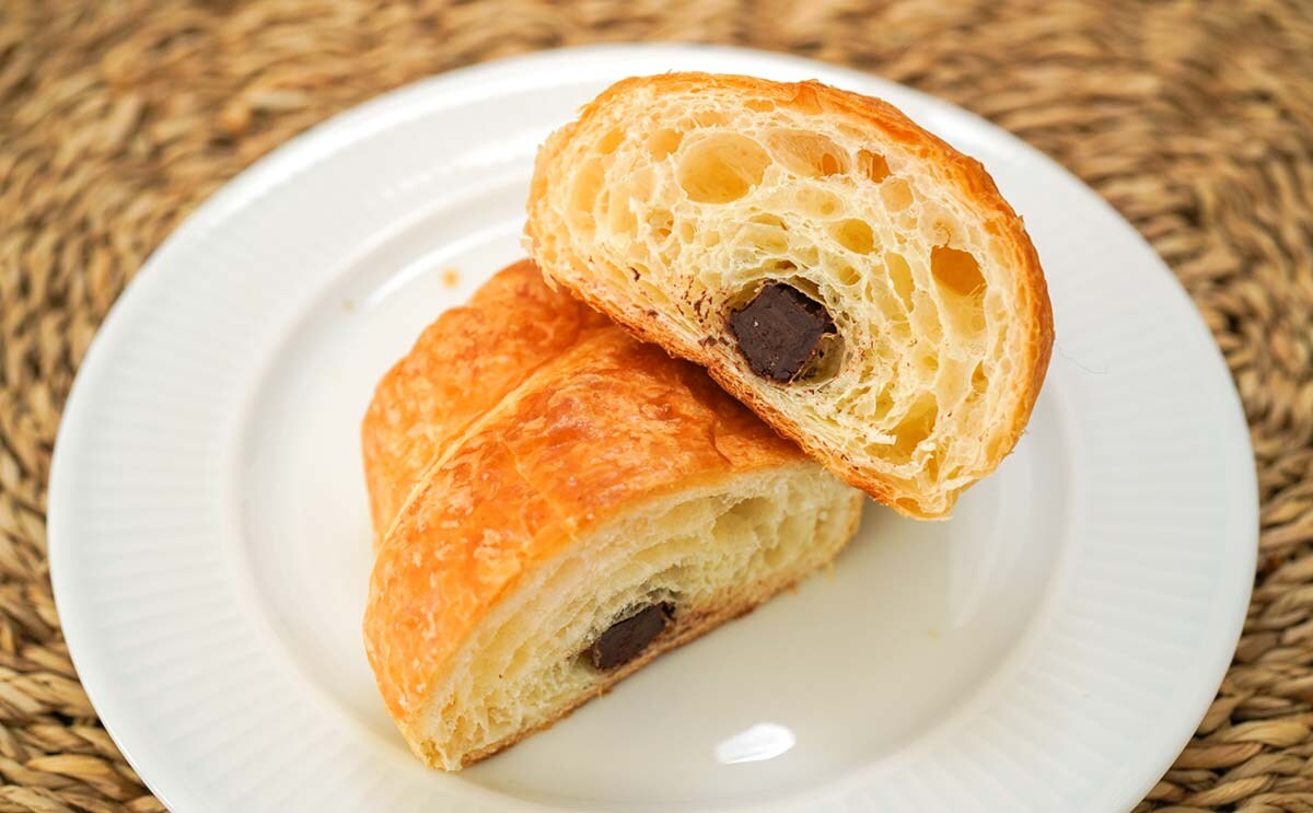 「美味しすぎる」「苦い…」【セブン】新発売パンは好みが分かれる?