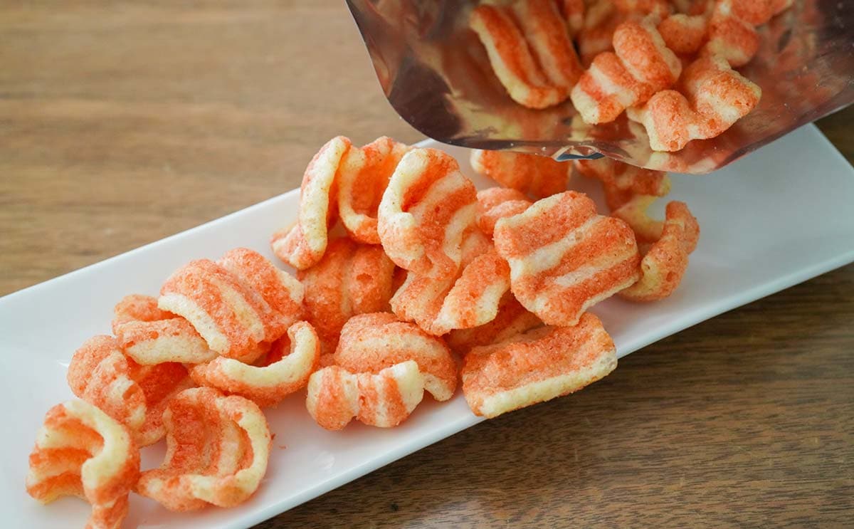 【セブン】新発売のスナック菓子、ピザポテト風のニオイがする