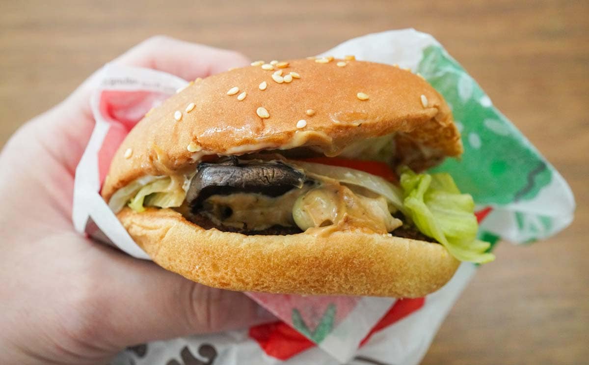「Mより好き」「めちゃ美味しい」【バーガーキング】限定商品を食べてみた