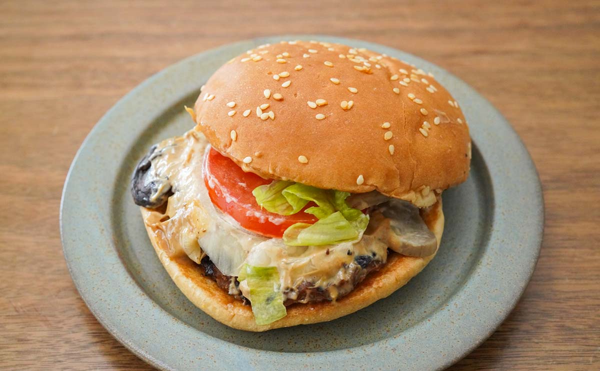 「Mより好き」「めちゃ美味しい」【バーガーキング】限定商品を食べてみた