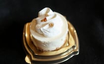 「おいしすぎる」と絶賛。【ファミマ】新作スイーツ「100個食べたい」の声も