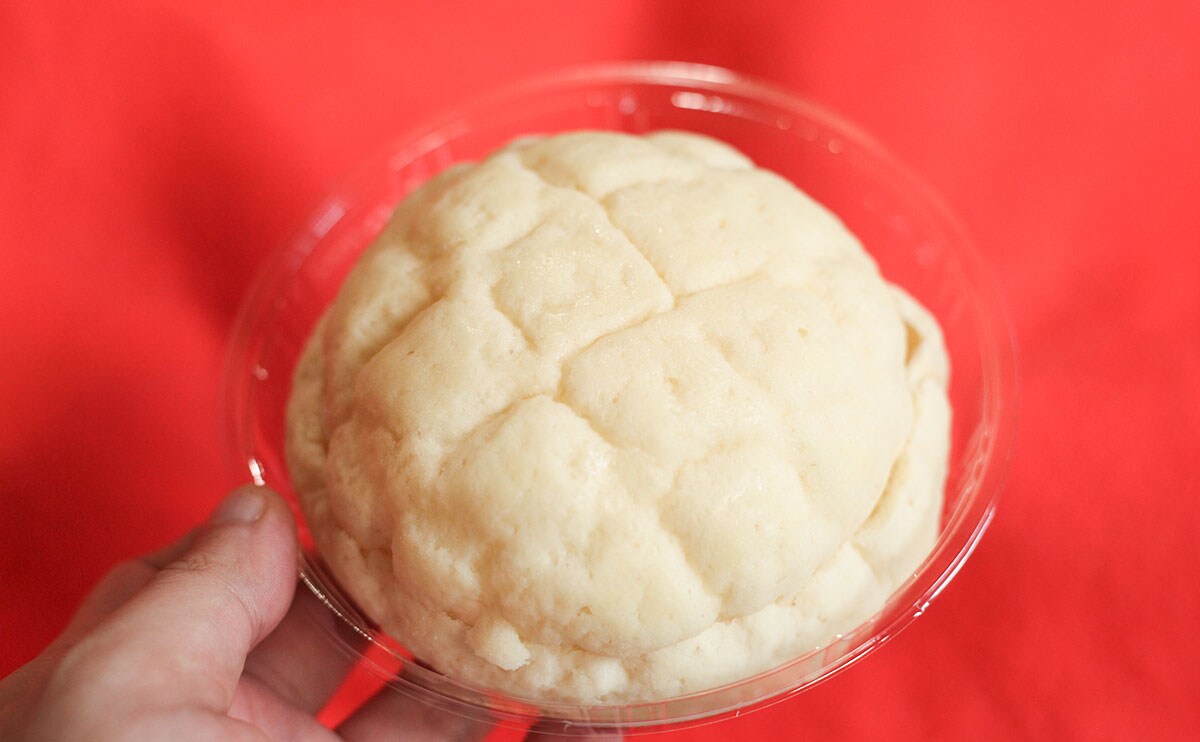 「おいしすぎる」と大好評。【ファミマ】の新商品『生メロンパン』とは?