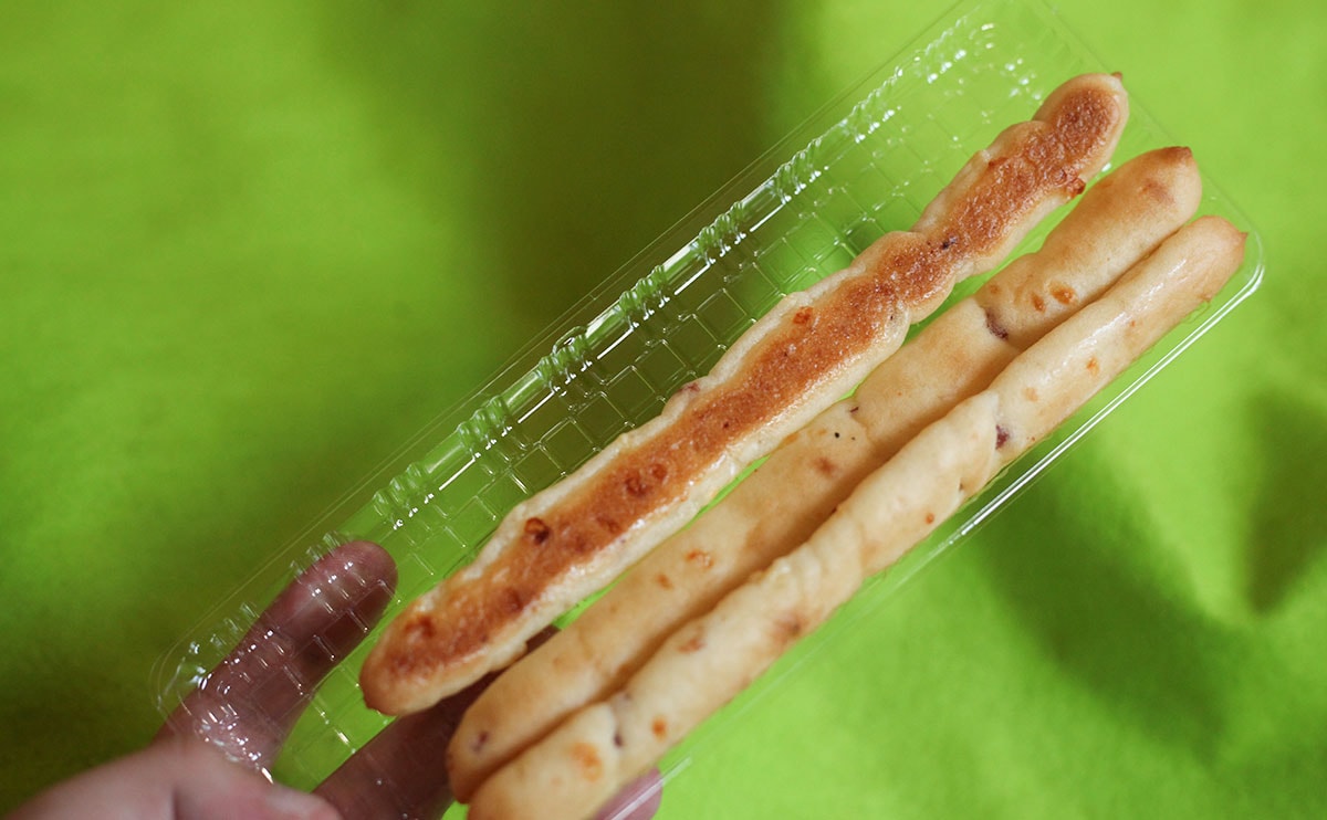 もちもち食感にハマる。【ファミマ】の長~い新作パン