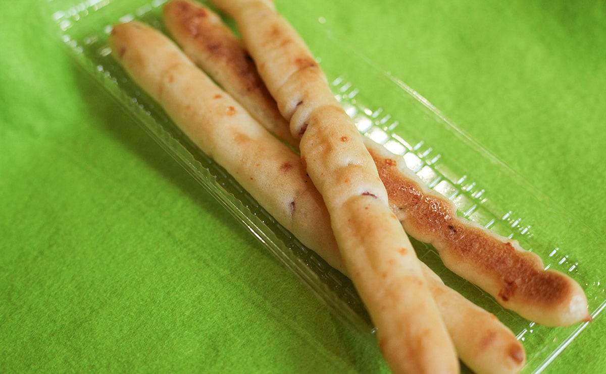 もちもち食感にハマる。【ファミマ】の長~い新作パン