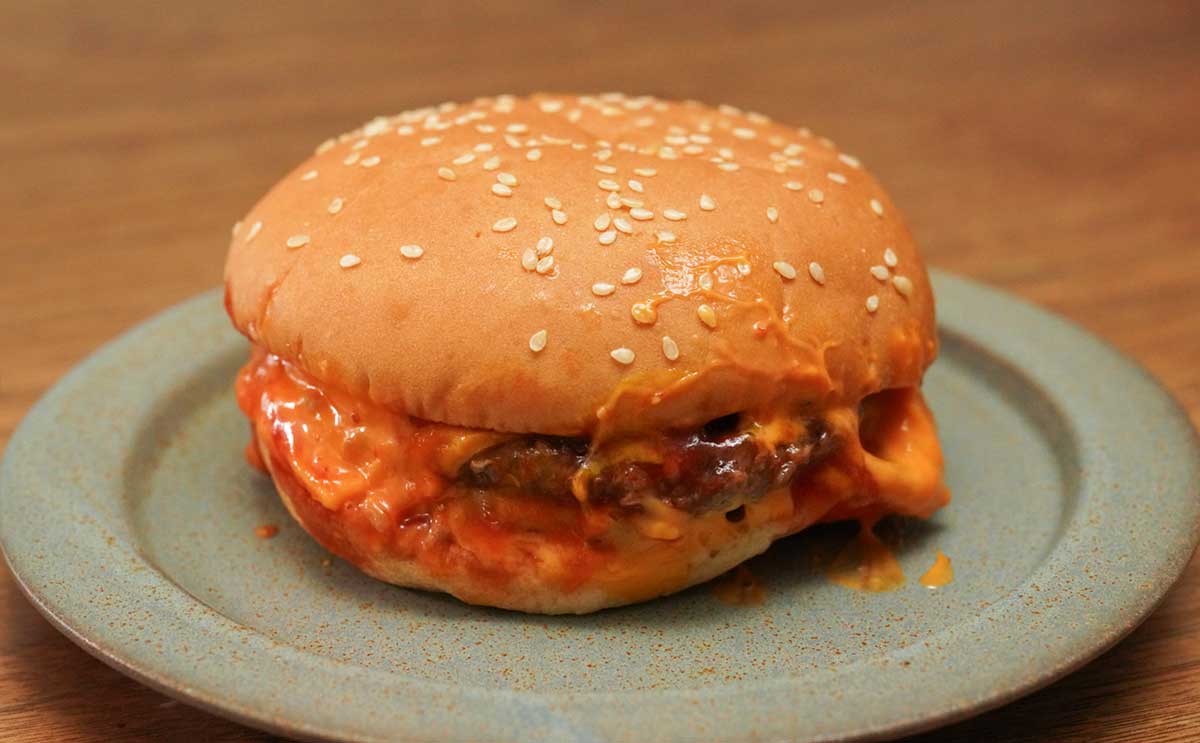 「何なんだウマすぎる」【バーガーキング】新商品、パンチありすぎて最高!