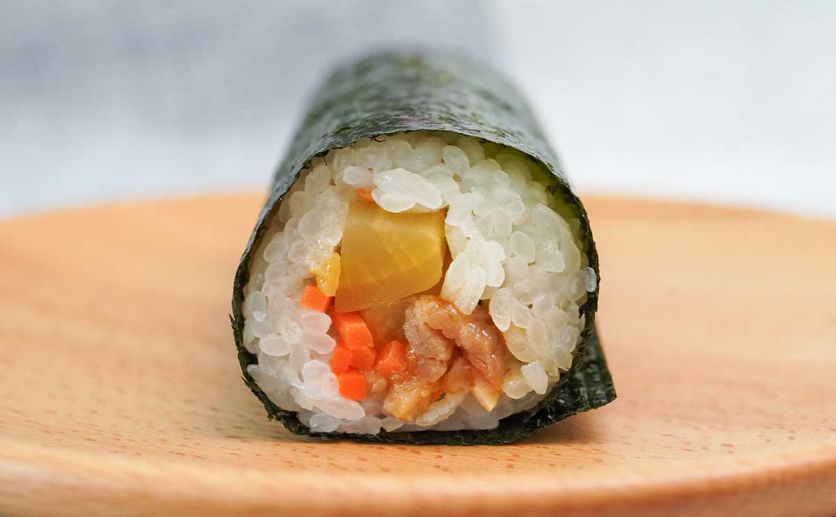 「ウマすぎて飛ぶ」【セブン】新発売の手巻寿司が最高すぎる