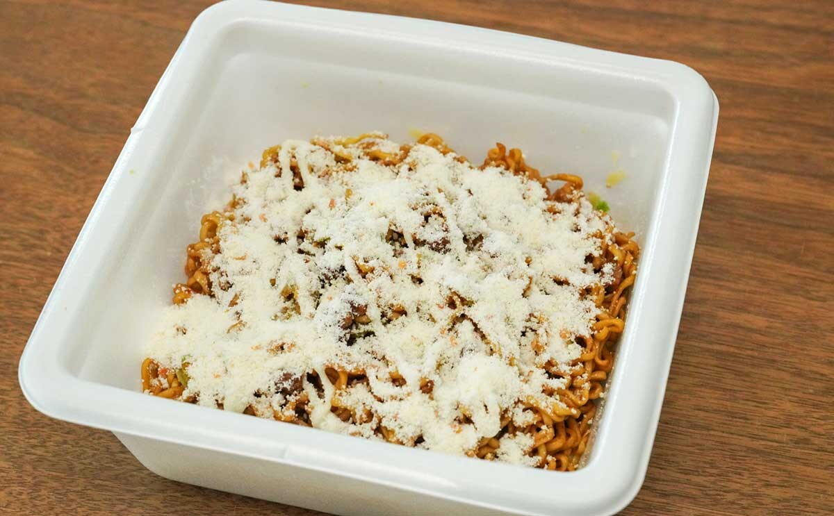 「箱買いもアリ」ファミマ限定、真っ白な【一平ちゃん】がかなりウマイ