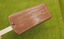 「味濃くてウマ！」「100点」【ファミマ】大絶賛アイスが帰ってきた