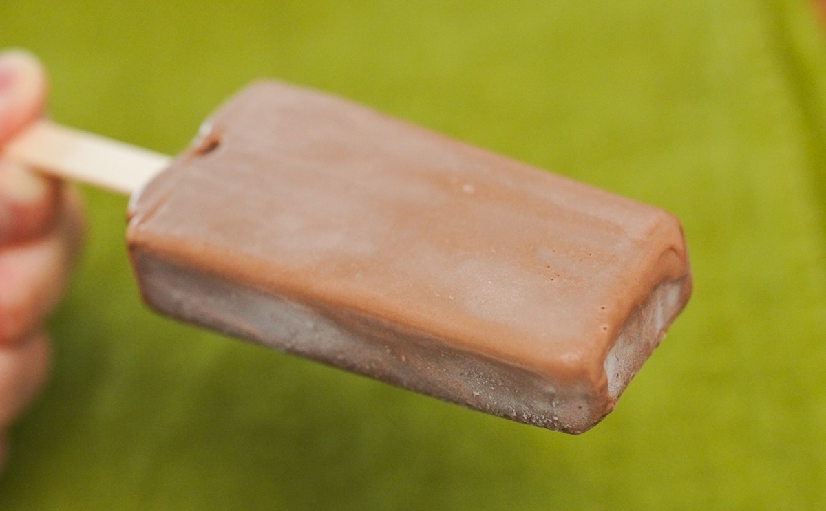 「味濃くてウマ!」「100点」【ファミマ】大絶賛アイスが帰ってきた